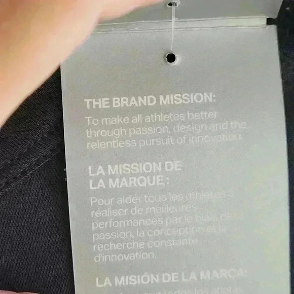 NEW Under Armour Women's Favorite Mesh Long Sleeve XL Black Silver - Picture 6 of 7